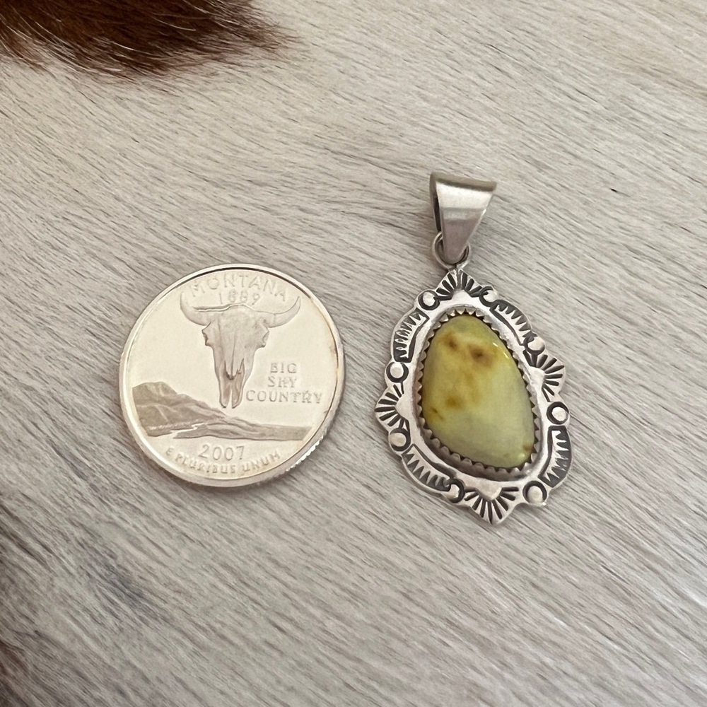 ❤️ Palomino Variscite 925 Decorative Stamped Navajo Style Sterling 925 Pendant - Picture 3 of 10